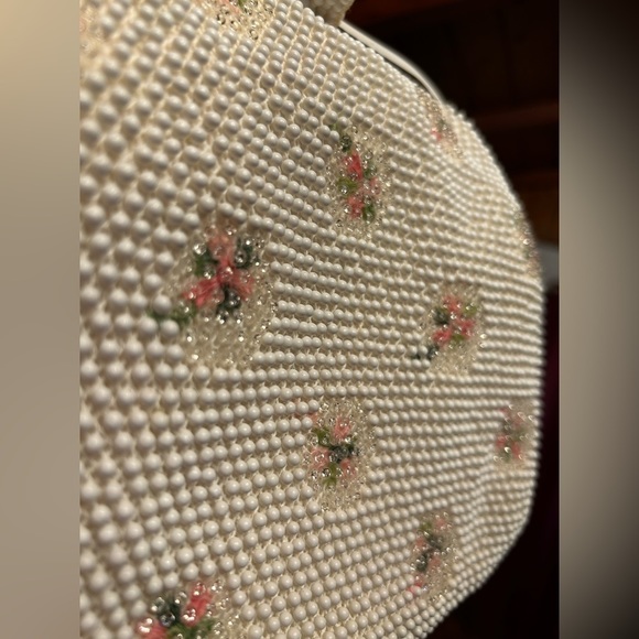 Code bead Vintage 1950's Antique Ivory Floral Beaded Purse - Picture 8 of 12